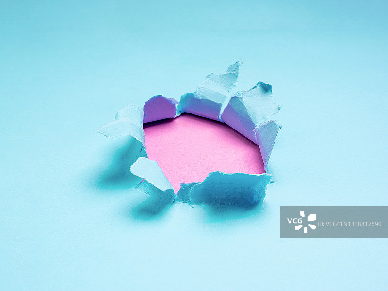 鲜艳的粉色和蓝色撕纸极简壁纸图片素材