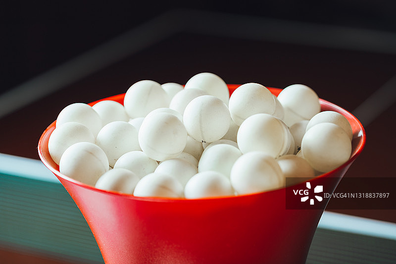 搅拌器中的乒乓球图片素材