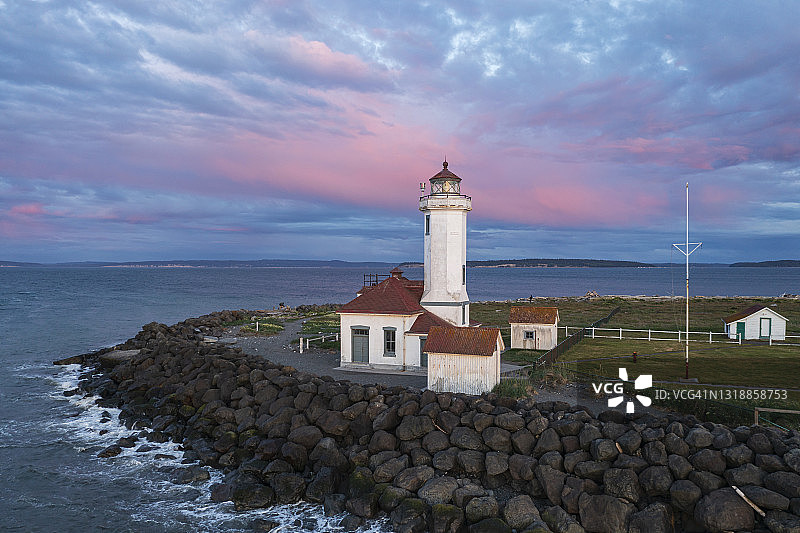 日落时分的Point Wilson灯塔图片素材