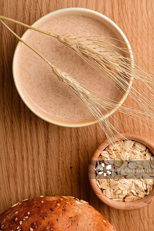 用于烘烤面包的酸面团图片素材