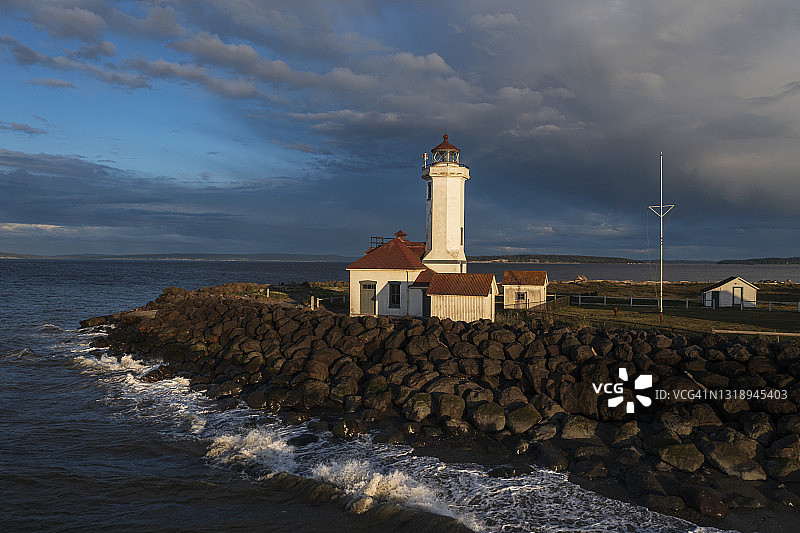 日落时分的Point Wilson灯塔图片素材