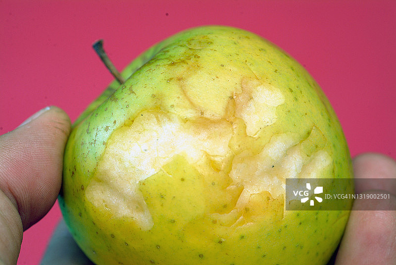 咬过的苹果 - 水果图片素材