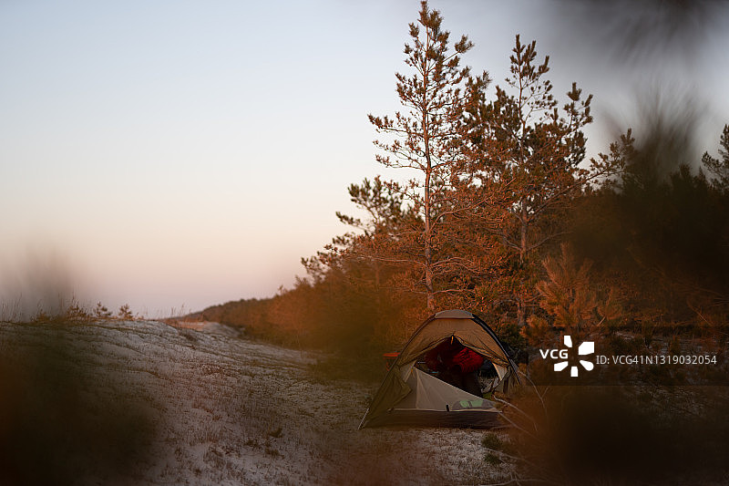 秋日海滩营地，自然休闲场所图片素材