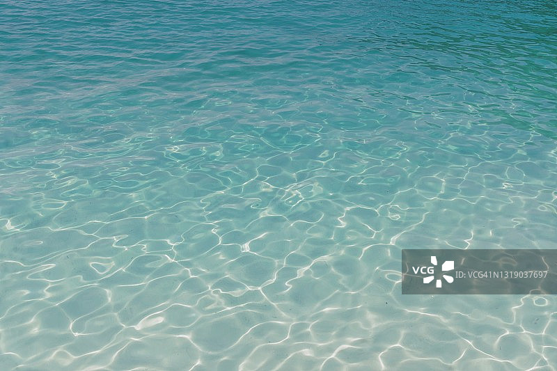 泰国皮皮岛的清澈海水特写图片素材