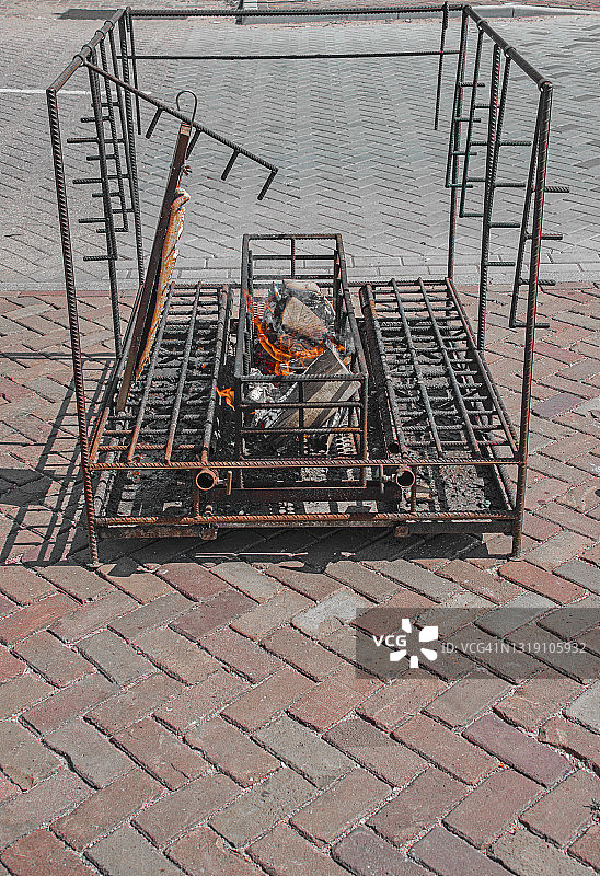 矩形钢丝火焰笼图片素材