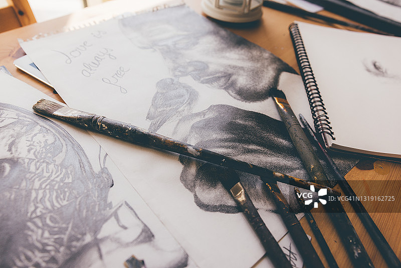 专业艺术家的工作室工作台图片素材