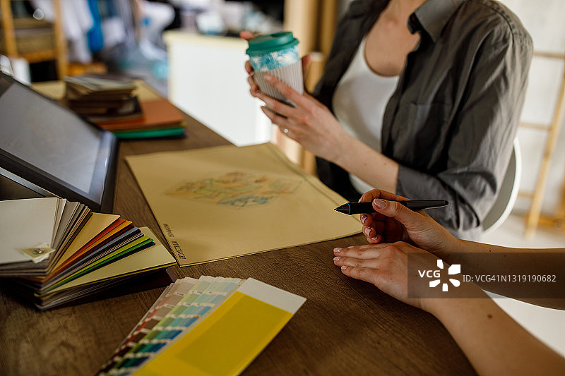 女设计师合作项目图片素材