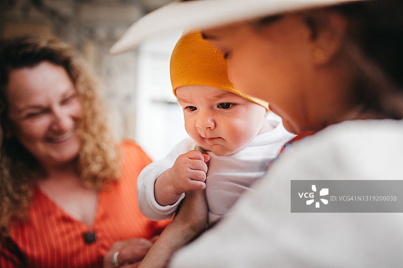 祖母、母亲和孙子图片素材
