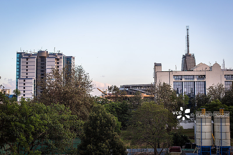 肯尼亚内罗毕市中心的高层办公楼图片素材