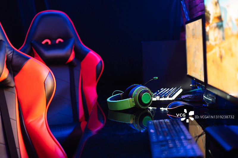 隔离期间电脑俱乐部内的空旷活动区图片素材