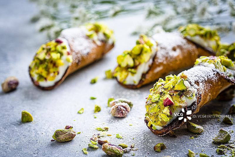 西西里岛的意大利甜点卡诺里图片素材