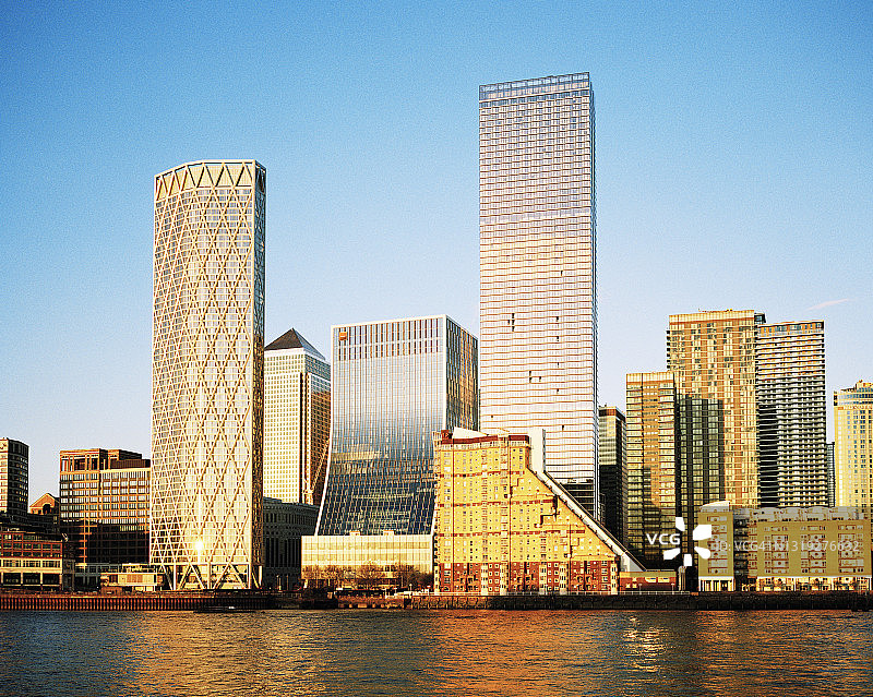 伦敦金丝雀码头天际线日落图片素材