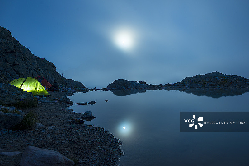 霞慕尼附近勃朗峰徒步路线上的Lac Blanc湖（法国阿尔卑斯山）图片素材