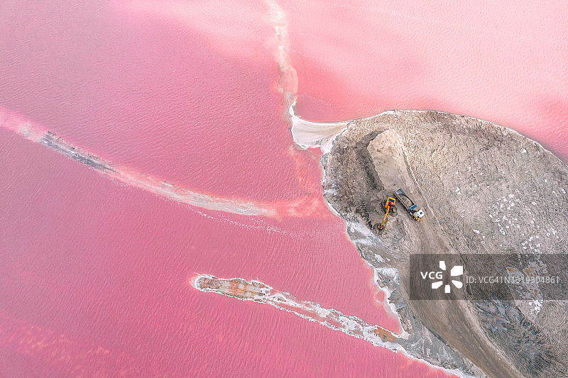 西班牙自然保护区盐滩上的粉色泻湖纹理图片素材