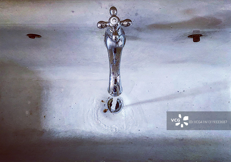 老式水龙头图片素材