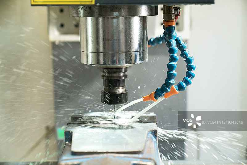 金属加工数控铣床：现代金属切割技术图片素材