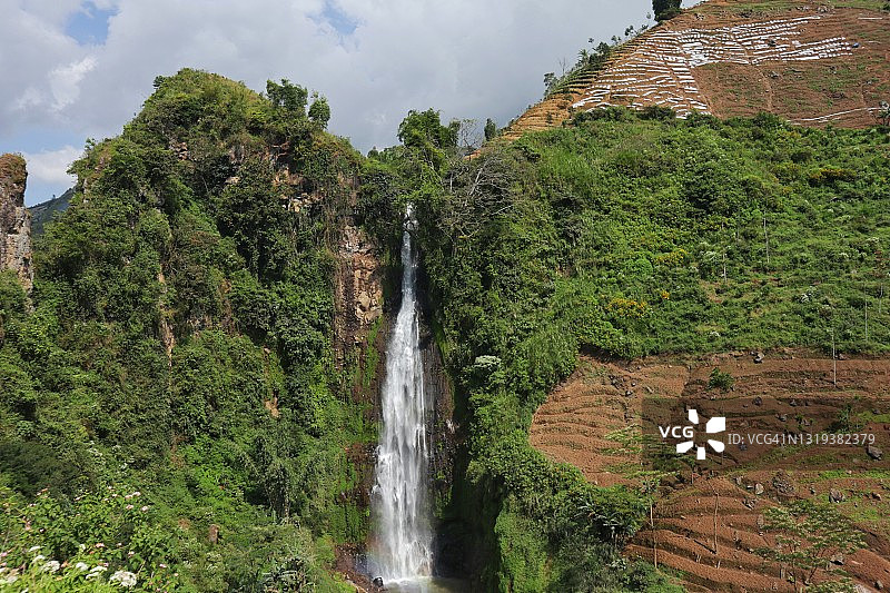 苏罗迪波瀑布美景图片素材