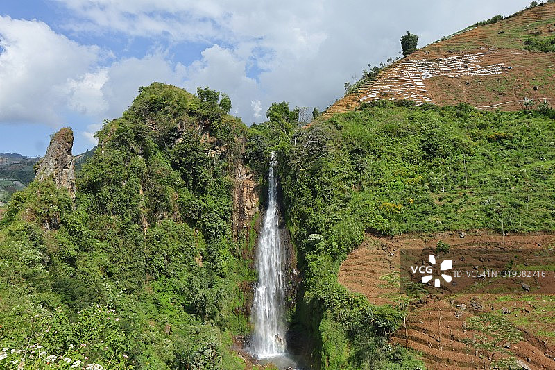 苏罗迪波瀑布美景图片素材
