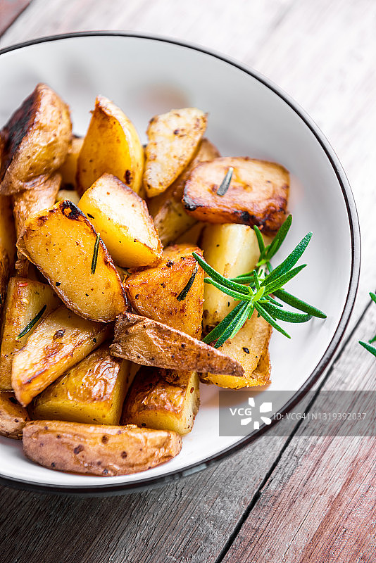 迷迭香烤土豆图片素材