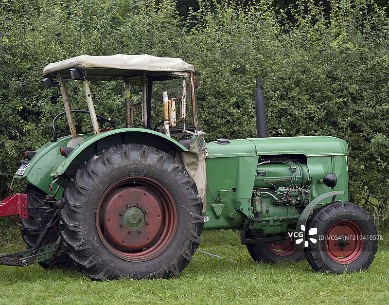 农业拖拉机图片素材