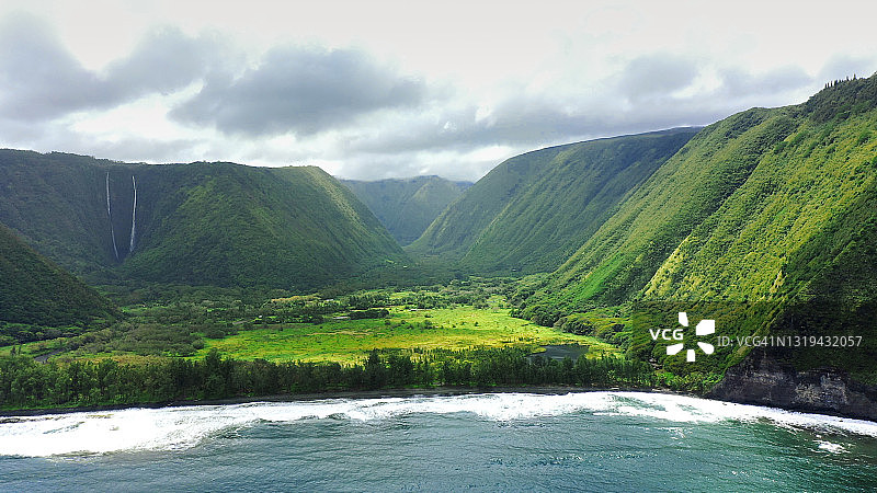 夏威夷大岛怀皮奥海湾和山谷的鸟瞰图图片素材