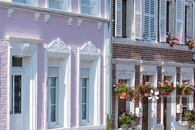 隆格伊-阿内尔的彩色房屋外墙图片素材