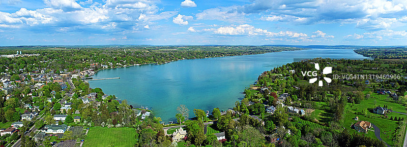 斯卡尼特莱斯湖和村庄航拍全景图片素材