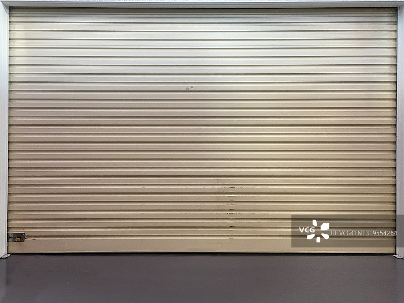 关闭的商店卷帘图片素材