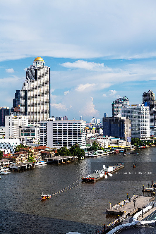 泰国曼谷湄南河上的客船图片素材