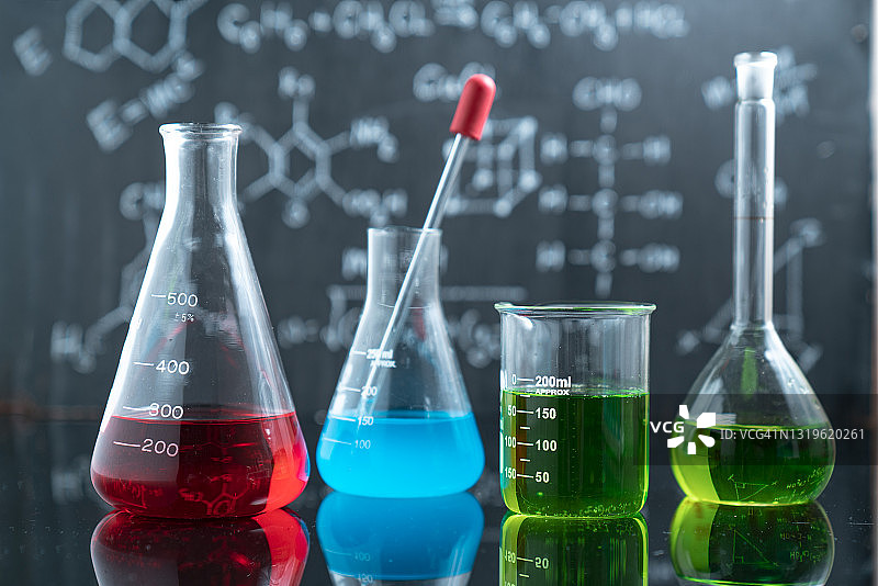用于化学背景的科学玻璃器皿图片素材