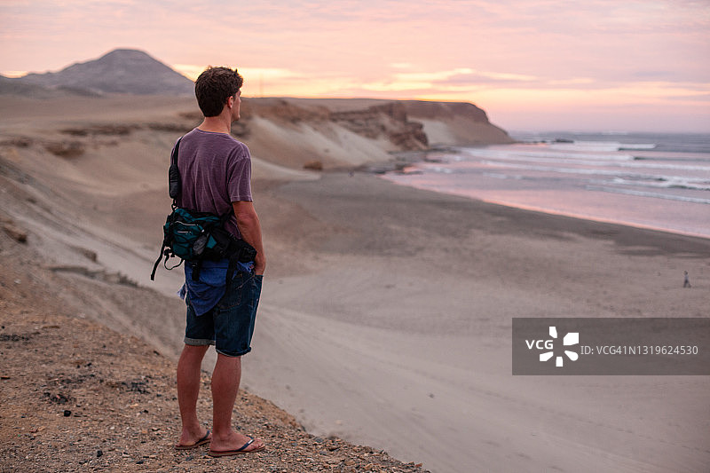 观看秘鲁海浪图片素材