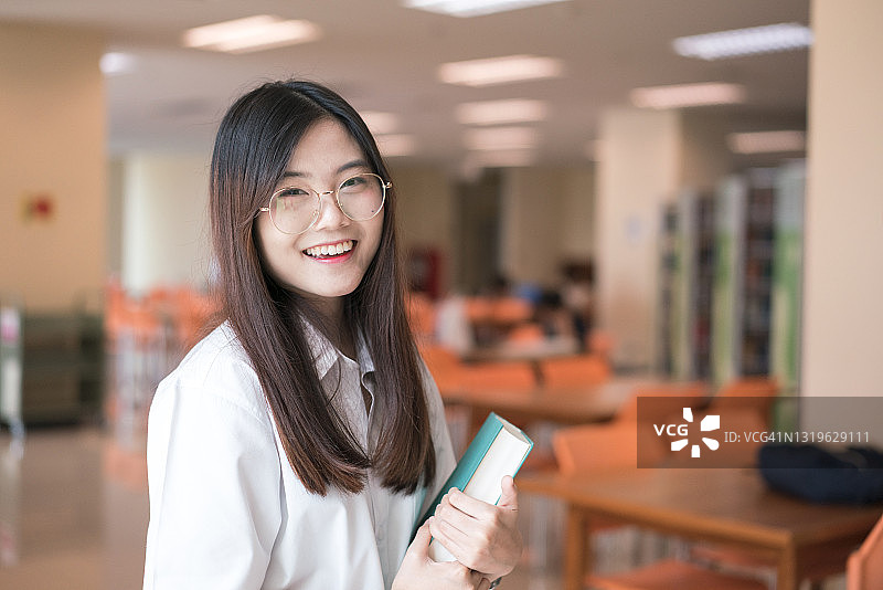 夏日校园教育主题图片素材