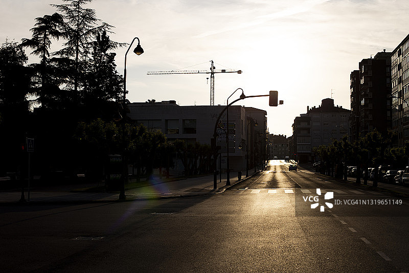 日出时分的道路图片素材