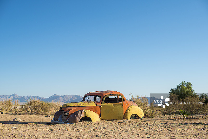 纳米比亚小镇Solitare附近的一辆被遗弃的汽车图片素材