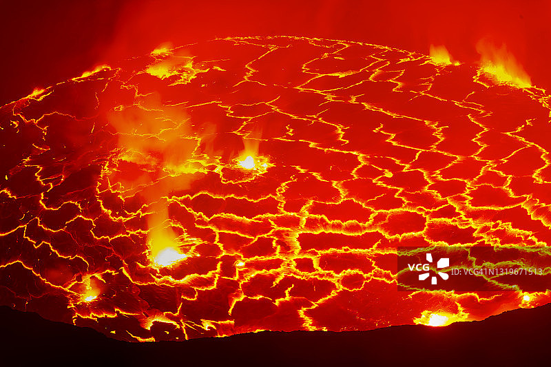 尼拉贡戈火山的熔岩湖景观，刚果图片素材