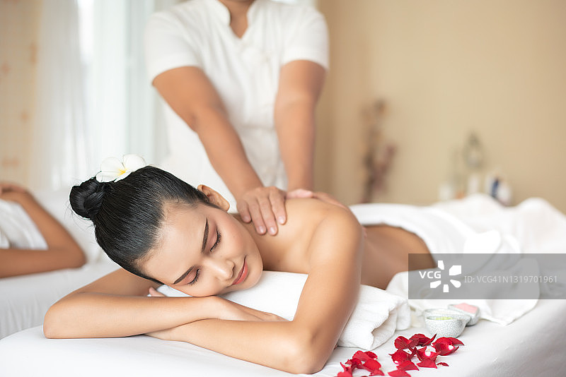 身体护理：水疗身体按摩护理图片素材