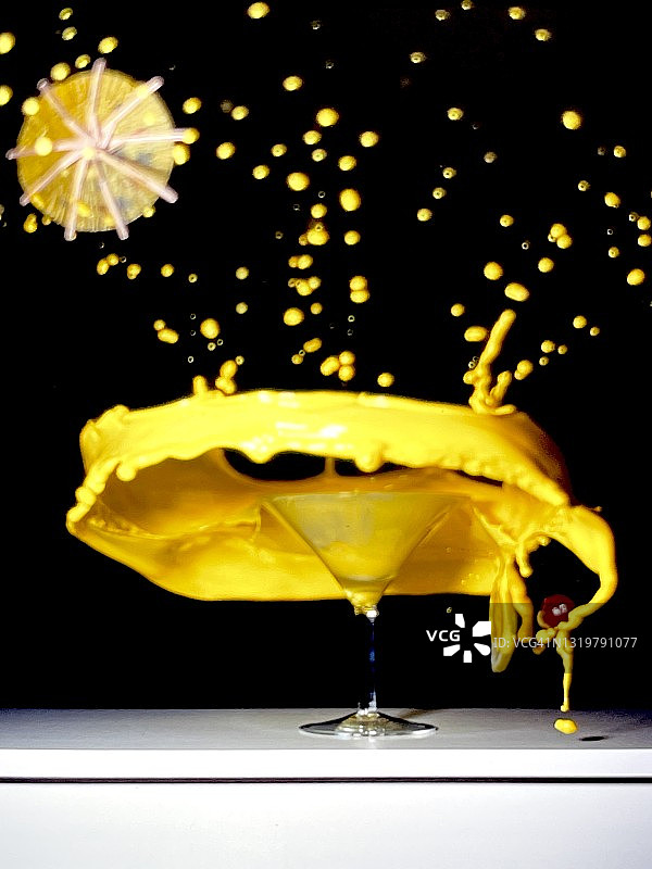 动感鸡尾酒高速摄影图片素材
