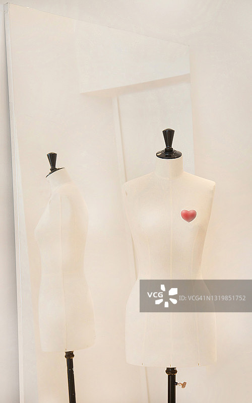 工作室里的人体模型图片素材