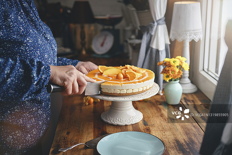 鲜奶油和白巧克力橙味芝士蛋糕图片素材