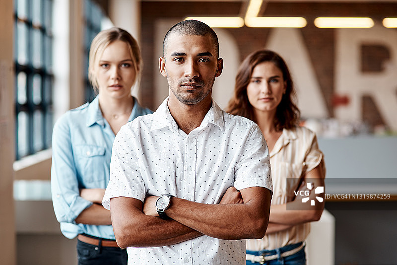 办公室里一群商人的肖像图片素材