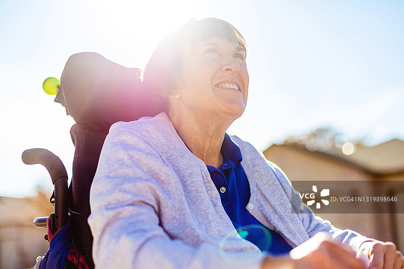 残疾中年女人享受生活系列照片图片素材