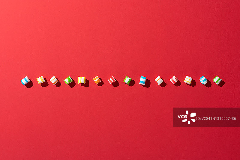 一排彩色糖果图片素材