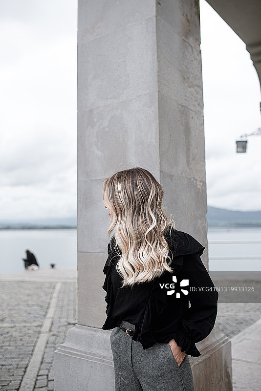 漂染头发的女人图片素材