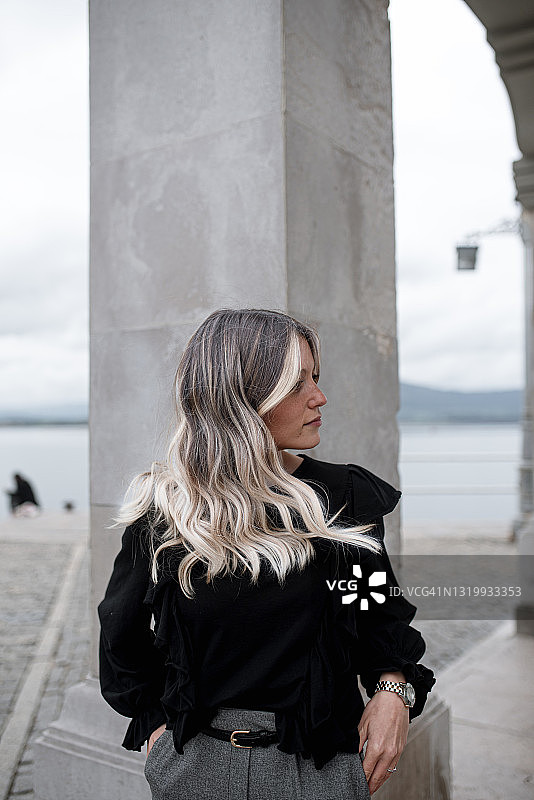 漂染头发的女人图片素材