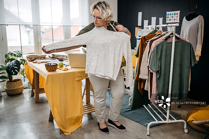 我想感动他们图片素材