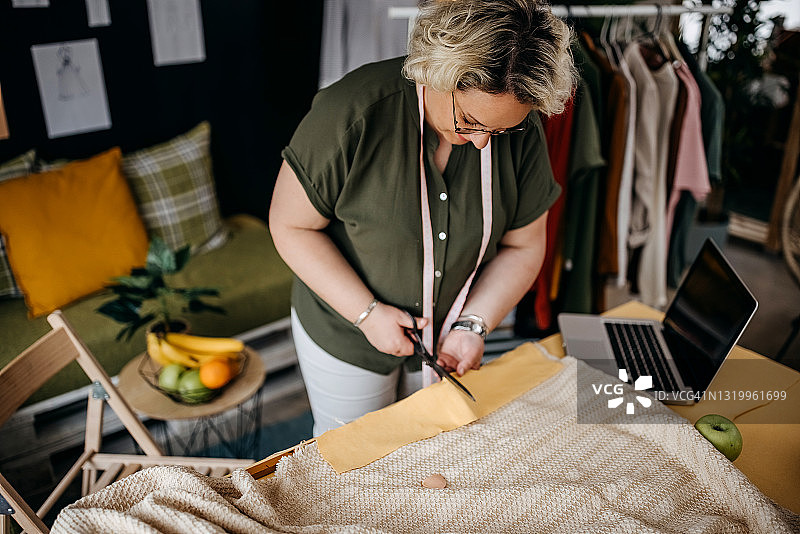 女服装设计师工作场景图片素材