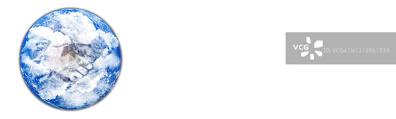 白色背景上手握云朵的地球概念图图片素材