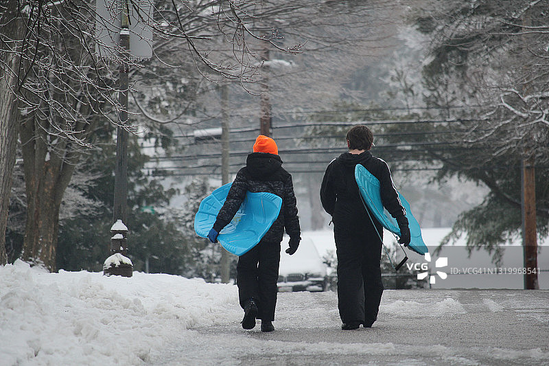 雪天探险图片素材