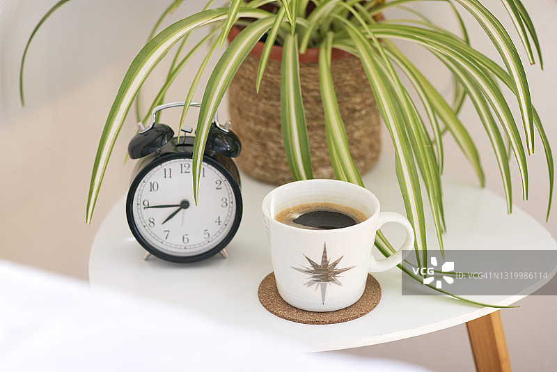 早晨喝咖啡图片素材