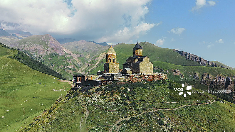 航拍格鲁吉亚格尔格蒂三一教堂图片素材